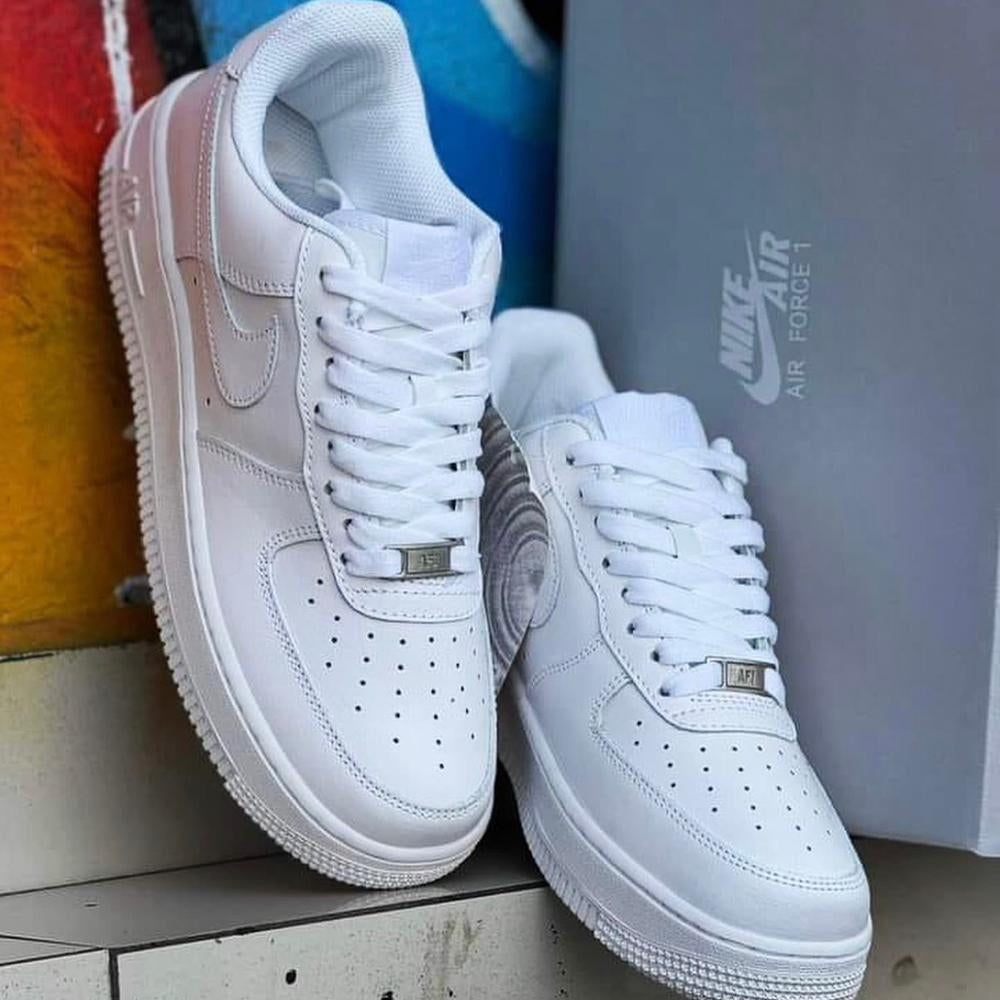 Sneakers blanches à lacets larges